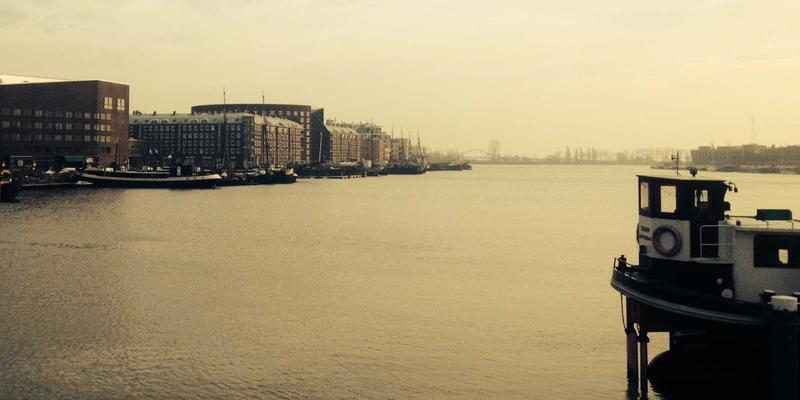 EMS电子制造服务进阶：深度解析高密度互连PCB中的微孔技术与激光钻孔工艺